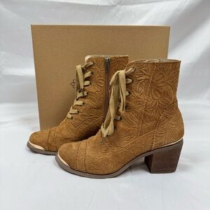 Joyfolie Bonnie Embossed Suede Zip Lace-Up Ankle Boots Size 8.5 w/box